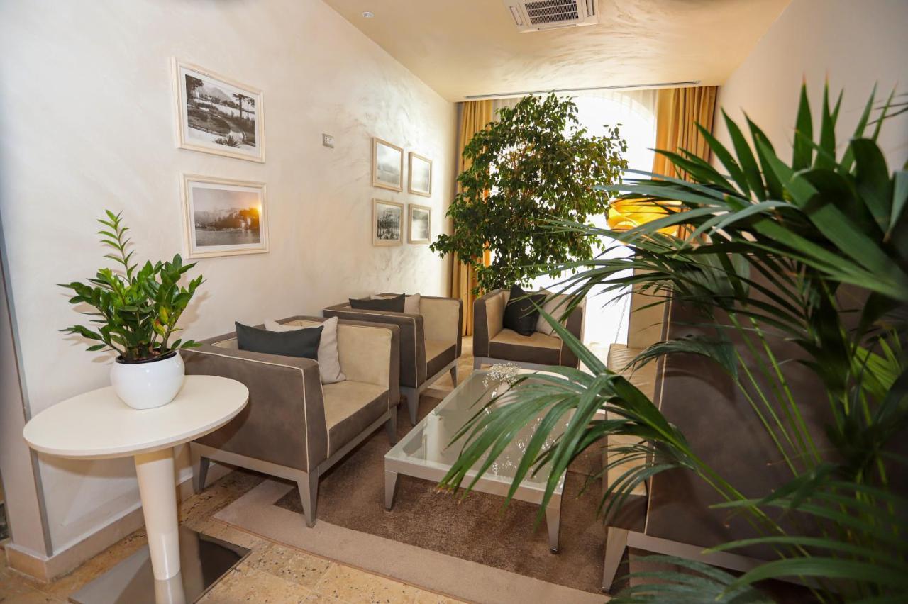 Hotel Palma Tivat Bagian luar foto
