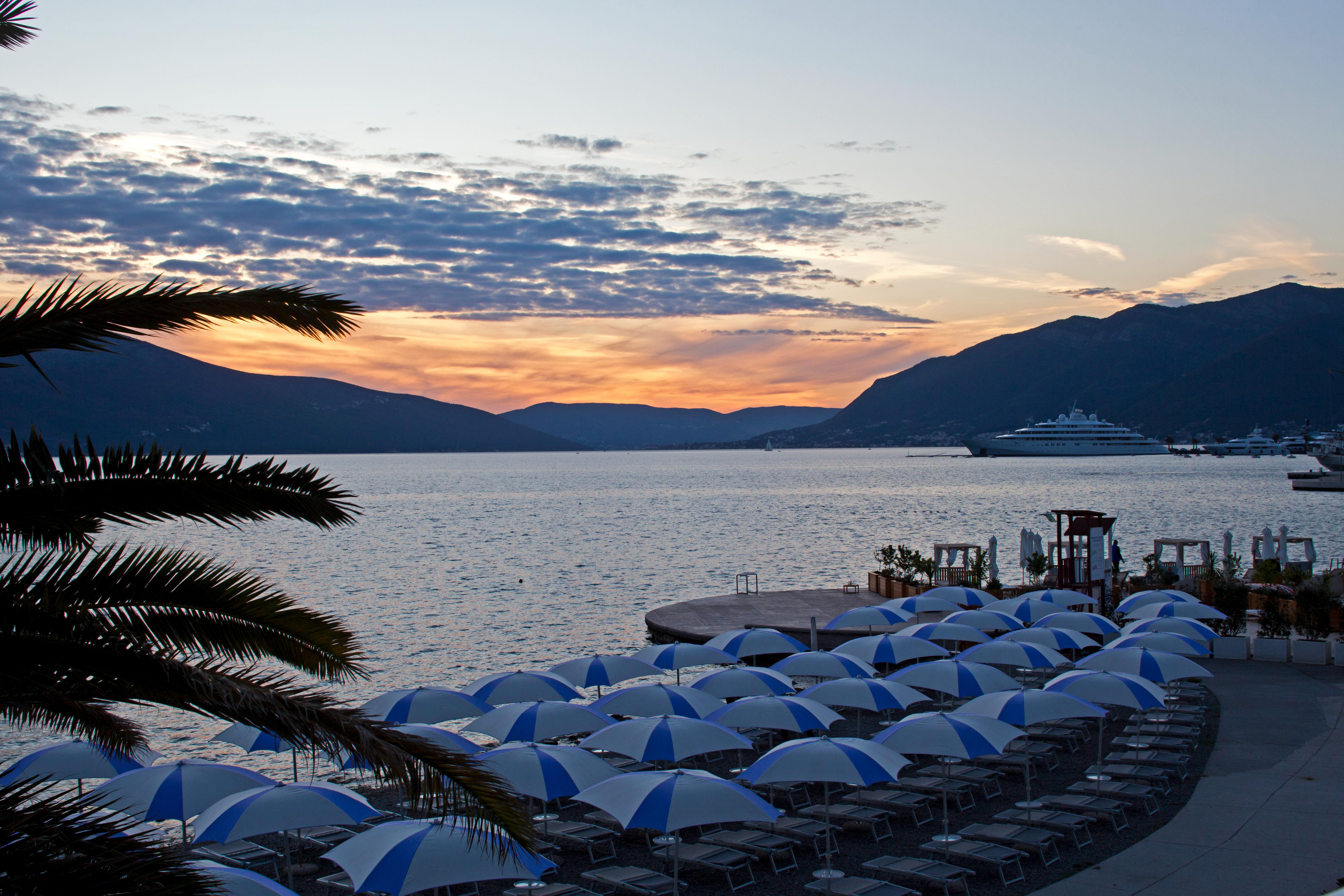 Hotel Palma Tivat Bagian luar foto